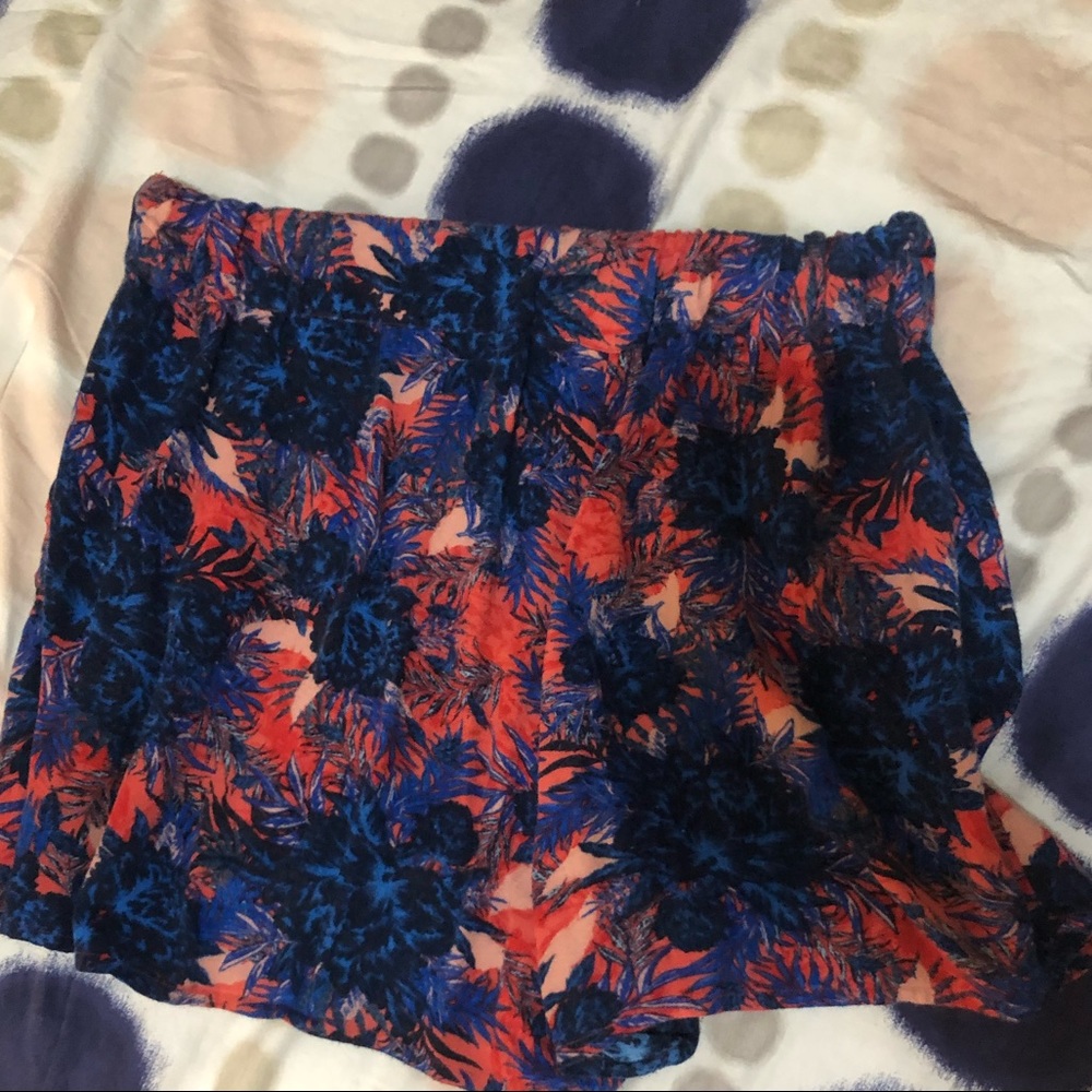 Roxy Tropical Shorts 🌺 - Picture 13 of 14